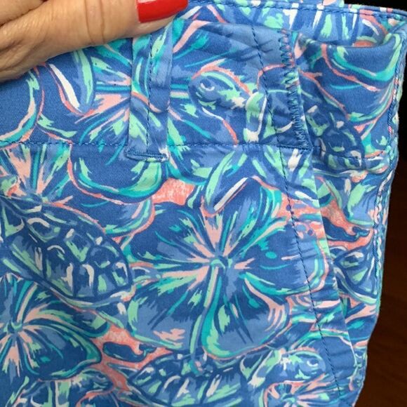 Vineyard Vines size 4 blue and pink shorts - Picture 5 of 11
